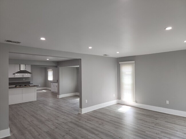 Foto del edificio - 218 W Olive St