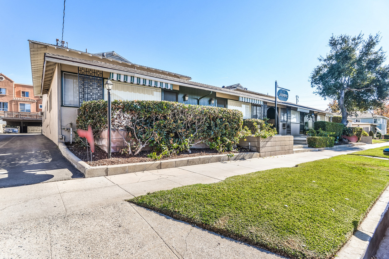 Primary Photo - Jasmine Apartments