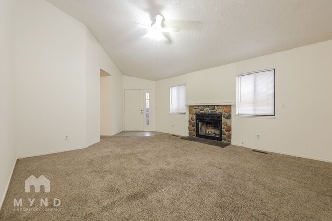 Foto del edificio - 5922 Shadow Park Dr