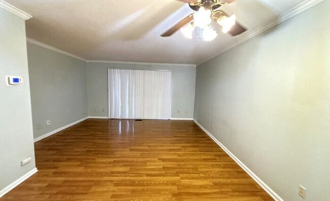 Building Photo - 2324 Woodbrook Cir N