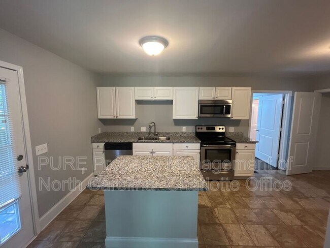 Foto del edificio - 4641 General Pershing Dr