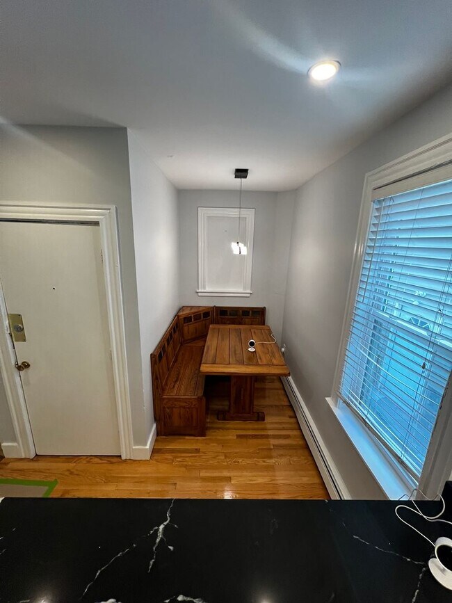 Foto del edificio - 5 bed/2 bath in Allston