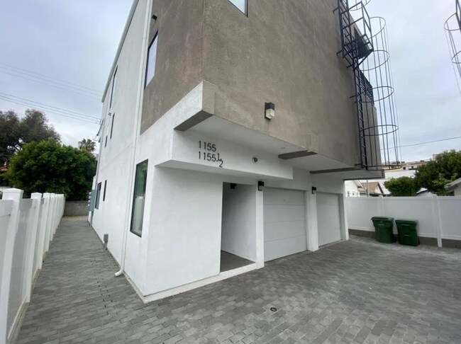 Building Photo - 1155 N Orange Dr