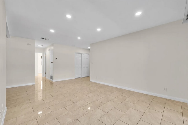 Foto del edificio - 1250 S Brookhurst St