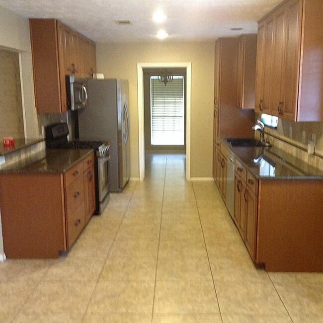 Building Photo - 6610 Cypress Point Dr