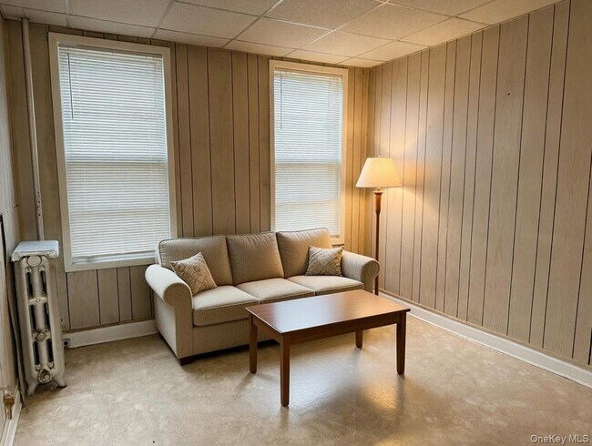 Foto del edificio - 1930 Edison Ave