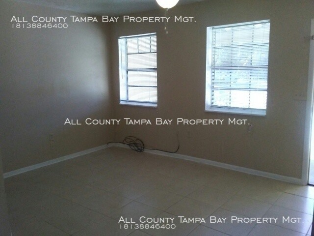 Building Photo - Pinewood Ave Apartments