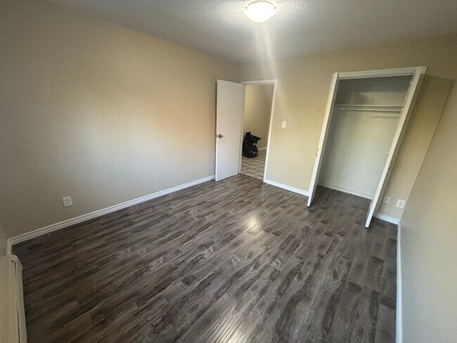 Photo du bâtiment - 30-30 Westmount Rd W