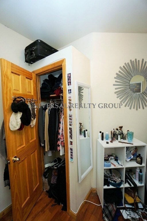 Foto del edificio - 244 E 21st St