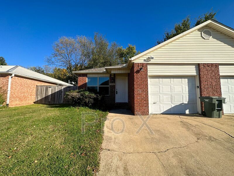 Primary Photo - 1446 N Dawn Dr