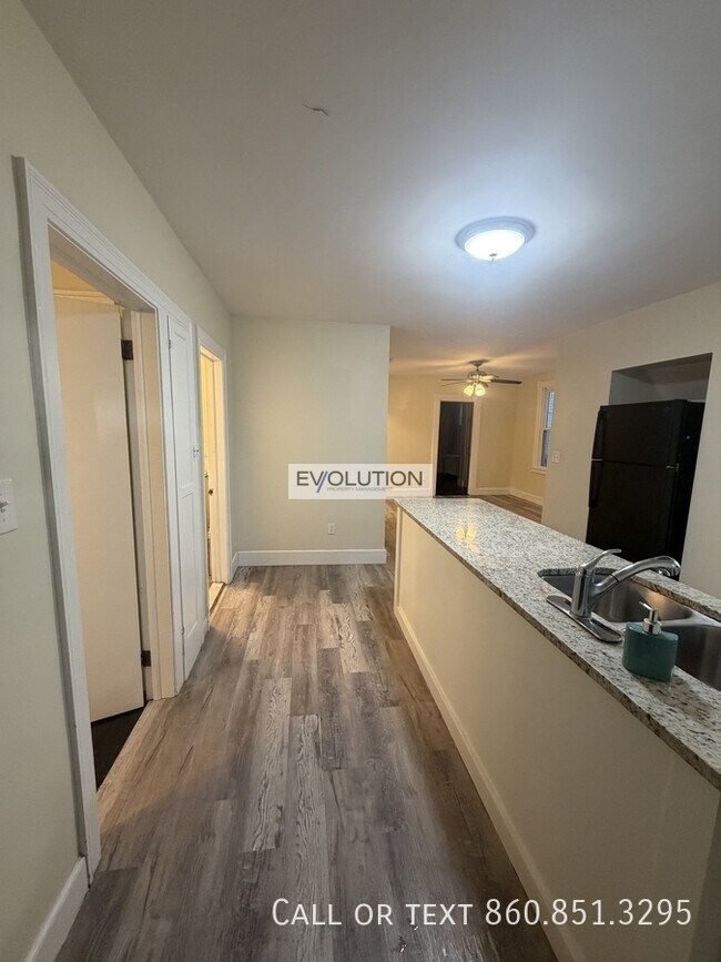 Building Photo - 564 High St