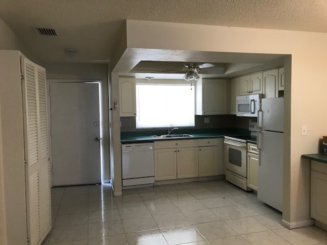 Foto principal - 6636 Warwick Cir