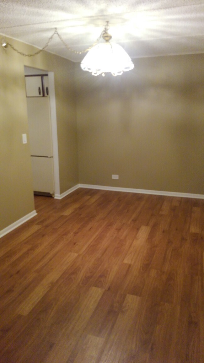 Dining Room - 4702 N Austin Ave