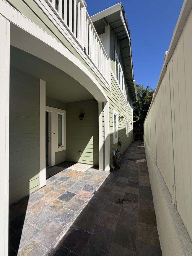 entrance - 532 N Francisca Ave