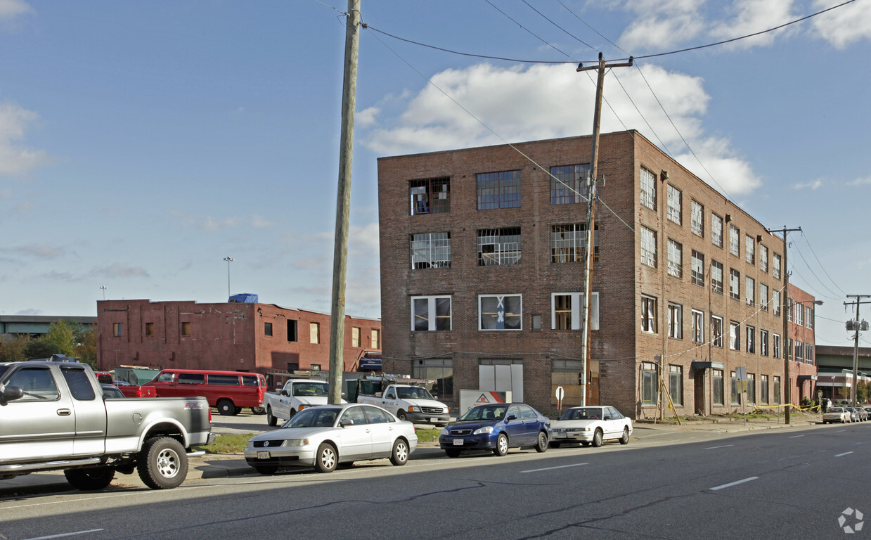 Building Photo - Noland Green Apartments