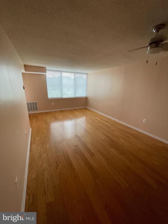 Building Photo - 10101 Grosvenor Pl