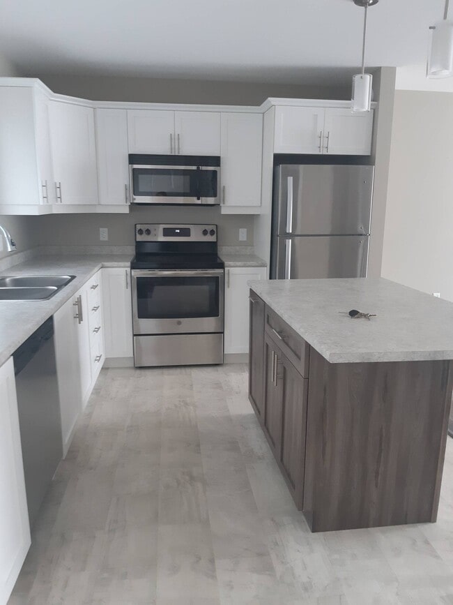 Building Photo - 96 Fieldstone Ct