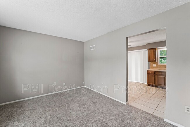Building Photo - 3239 N 84th Pl