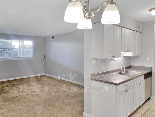 Foto del edificio - 7665 E Quincy Ave