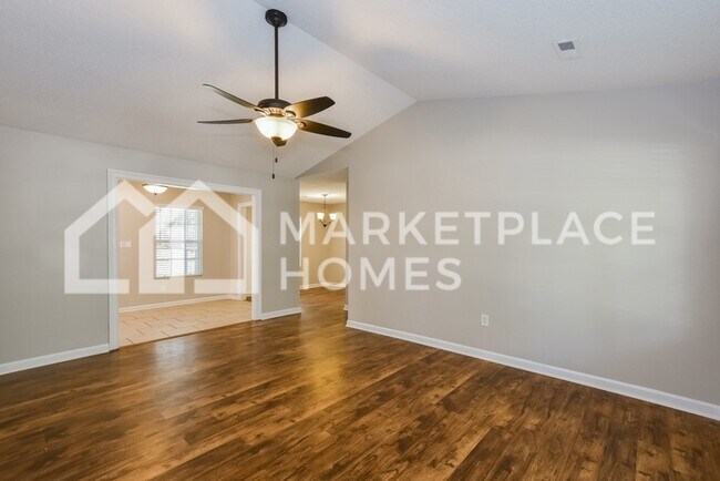 Building Photo - 117 Candice Dr
