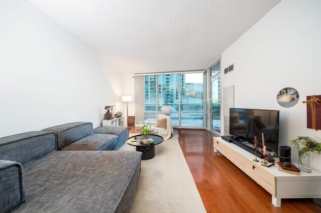Foto del edificio - 20 Newport Pkwy