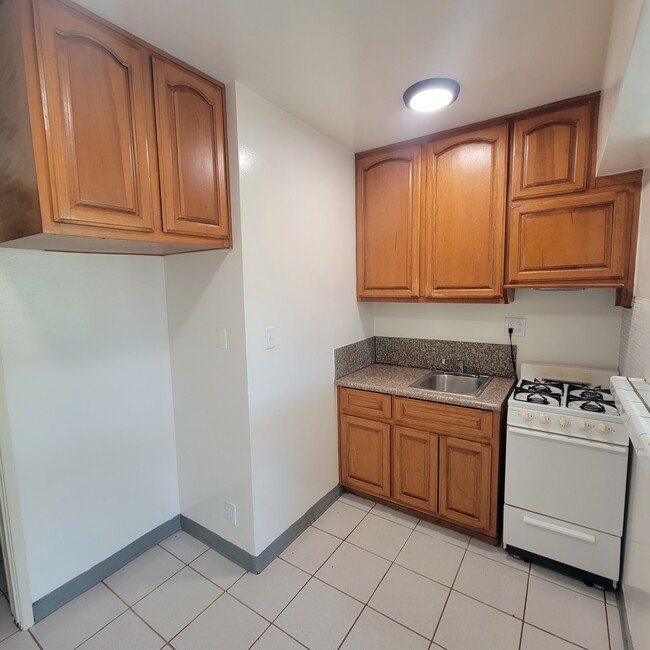 Building Photo - 3513 W 110th St