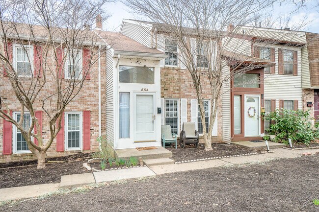 Building Photo - 554 Lopax Rd