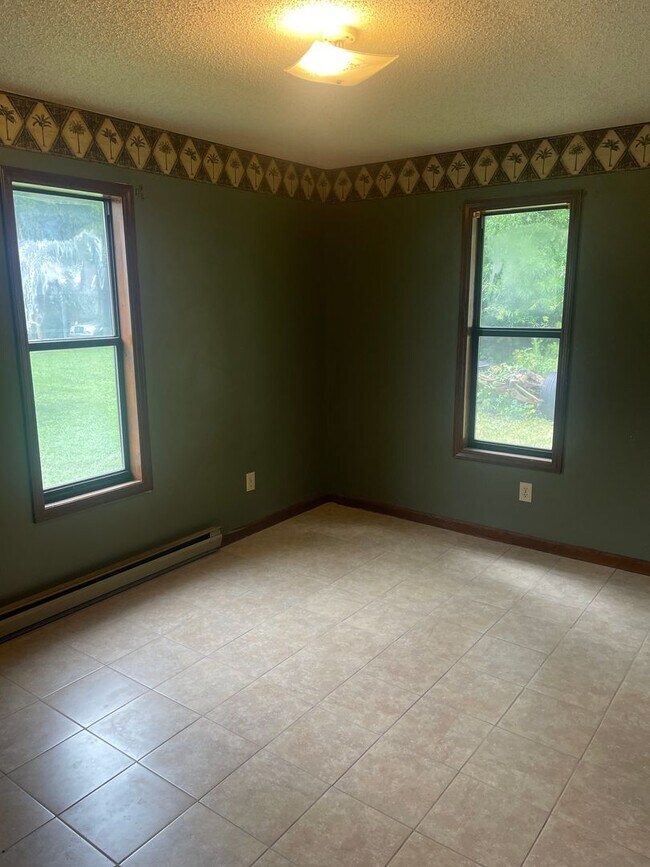 Building Photo - 1518 Longview Dr