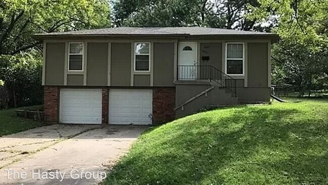Building Photo - 3 br, 1.5 bath House - 10401 Sycamore Avenue
