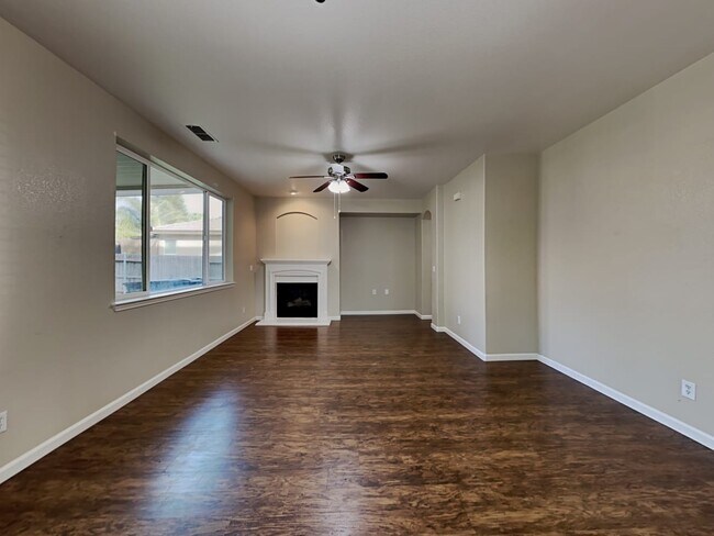 Building Photo - 5747 Grove Ave