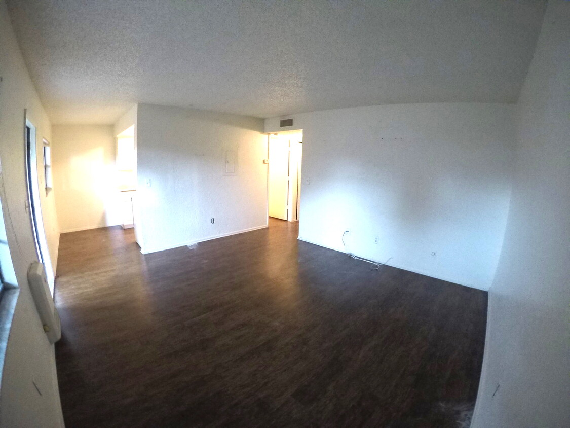 Foto principal - 7700 Starkey Rd