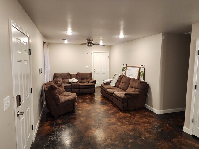 Building Photo - 1005 Belt St