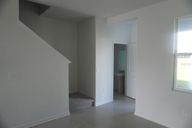 Building Photo - 2975 Maloof Dr