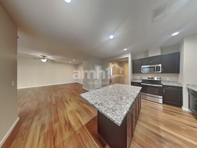 Foto del edificio - 20773 W Maiden Ln