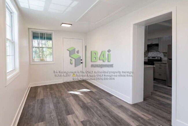Foto del edificio - 1418 E 10th St