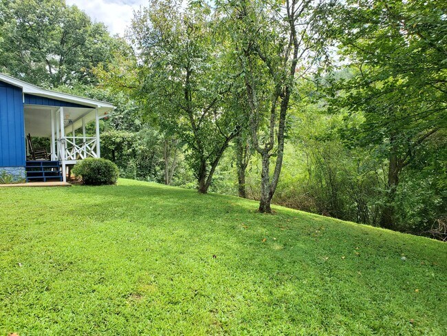 Building Photo - $1,450 - 2 Bedroom 1 Bathroom Furnished Co...