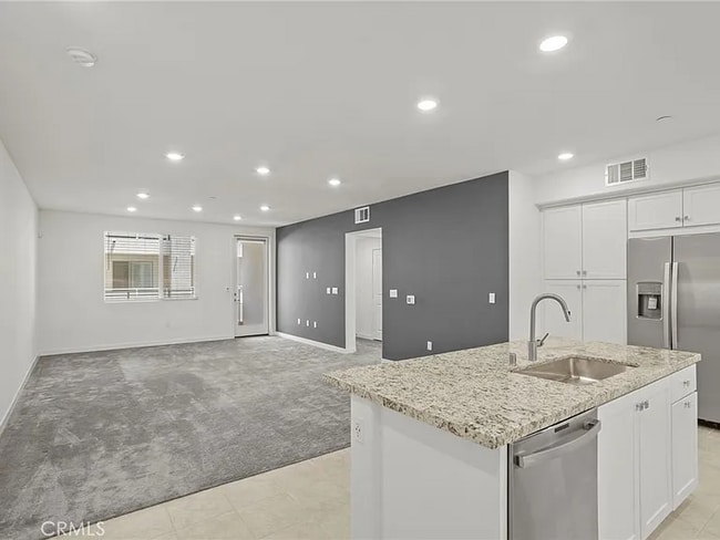 Building Photo - Comfortable Living in a Desirable Area