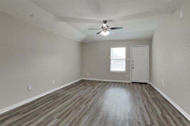 Building Photo - 32411 Cross Spring Park Ln