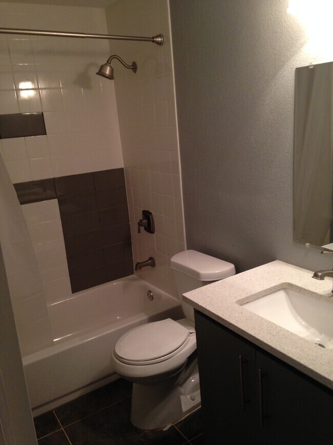 Foto del edificio - 504 Clover Ct