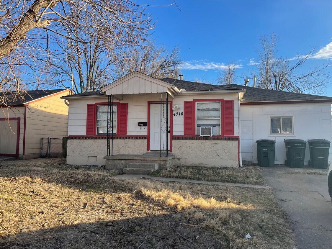 Primary Photo - 4 br, 1 bath House - 4216 SE 25th St.