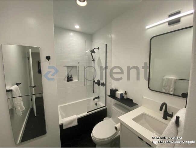 Building Photo - Unit 302