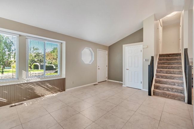 Building Photo - 582 Meadow Hill Dr
