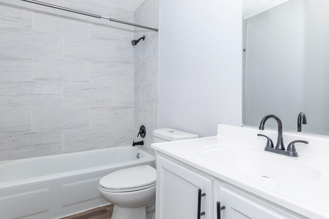 Building Photo - Chestnut Lake