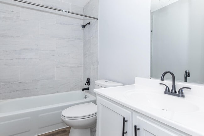 Building Photo - Chestnut Lake