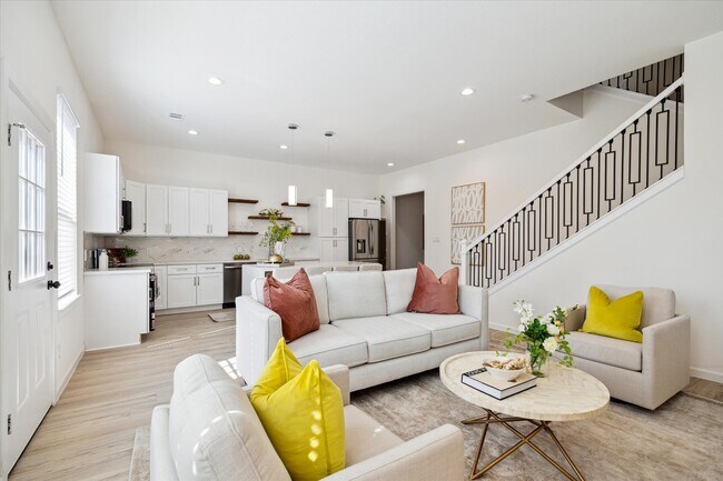 Building Photo - 925 Bianco Ln