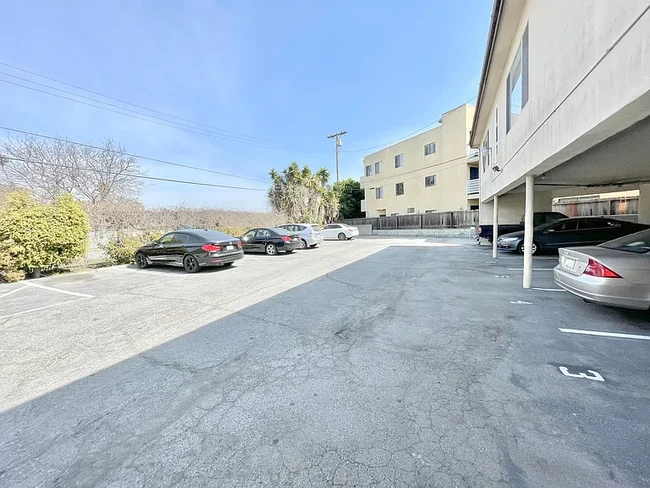 Foto del edificio - 2727 Abbot Kinney Blvd