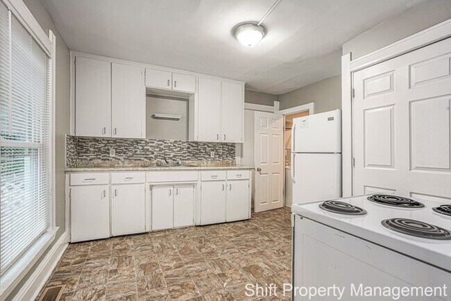 Building Photo - 553 Valley Ave NW Grand Rapids, MI 49504 -...