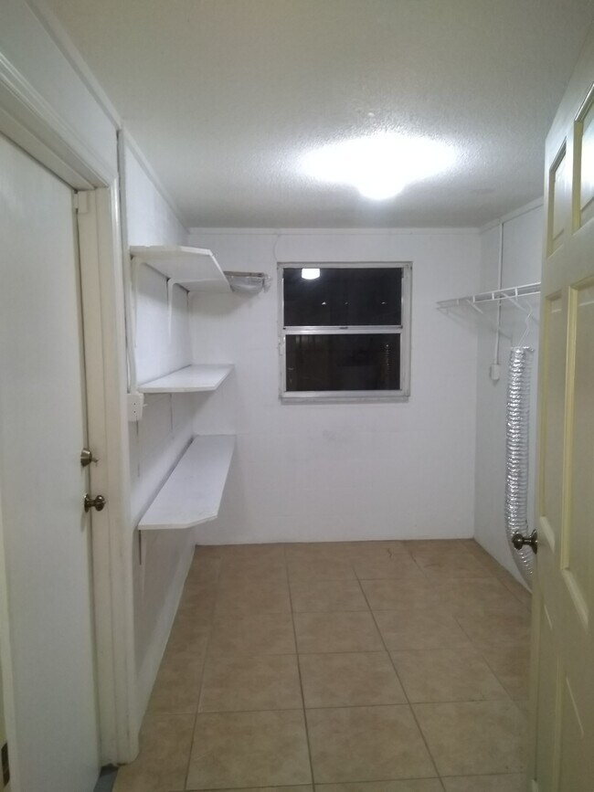 Foto del edificio - 10411 McIntosh Rd