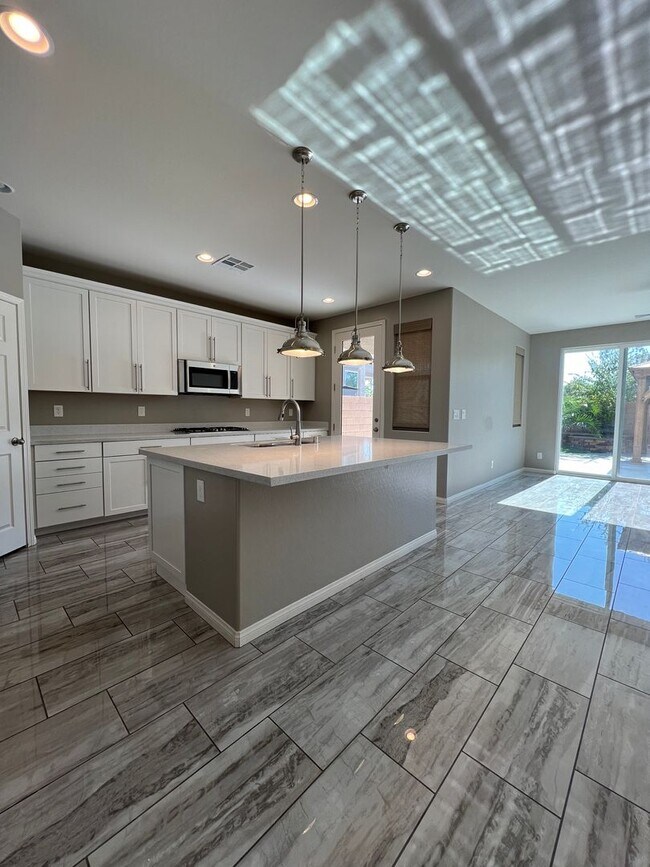 Building Photo - Truly Fabulous 3 Bed 2 Bath One Story Home!