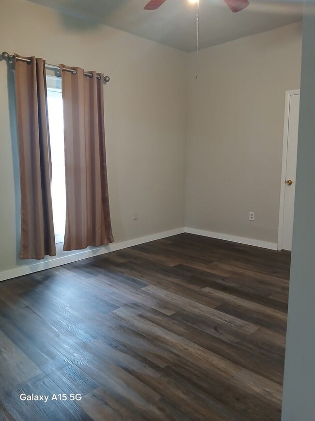 Building Photo - Charming 2-bedroom, 1-bath